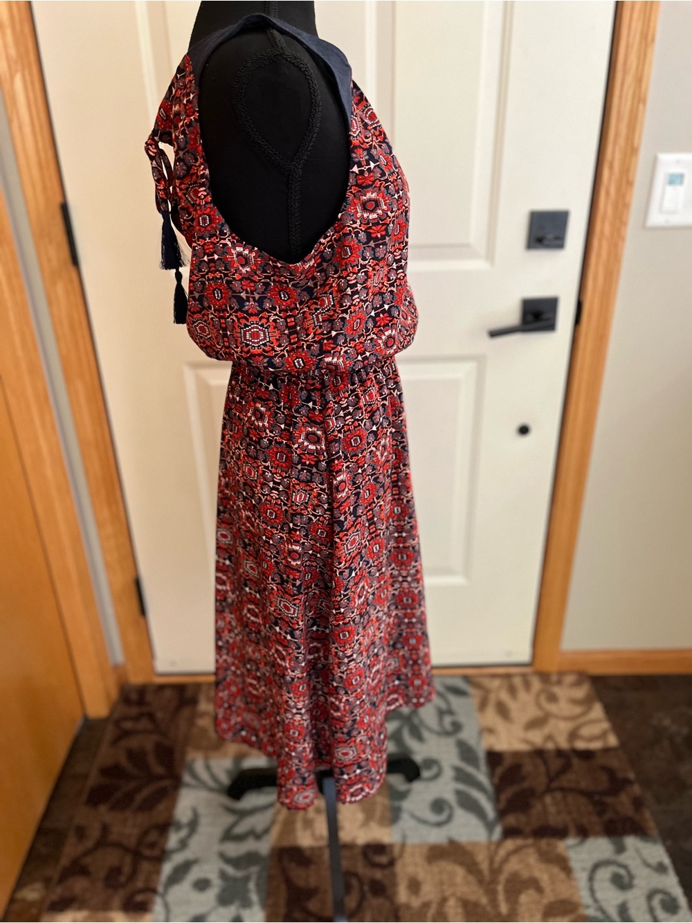 Women’s Athleta printed Martinique red blue faux wrap keyhole tie back. Small - Picture 2 of 16